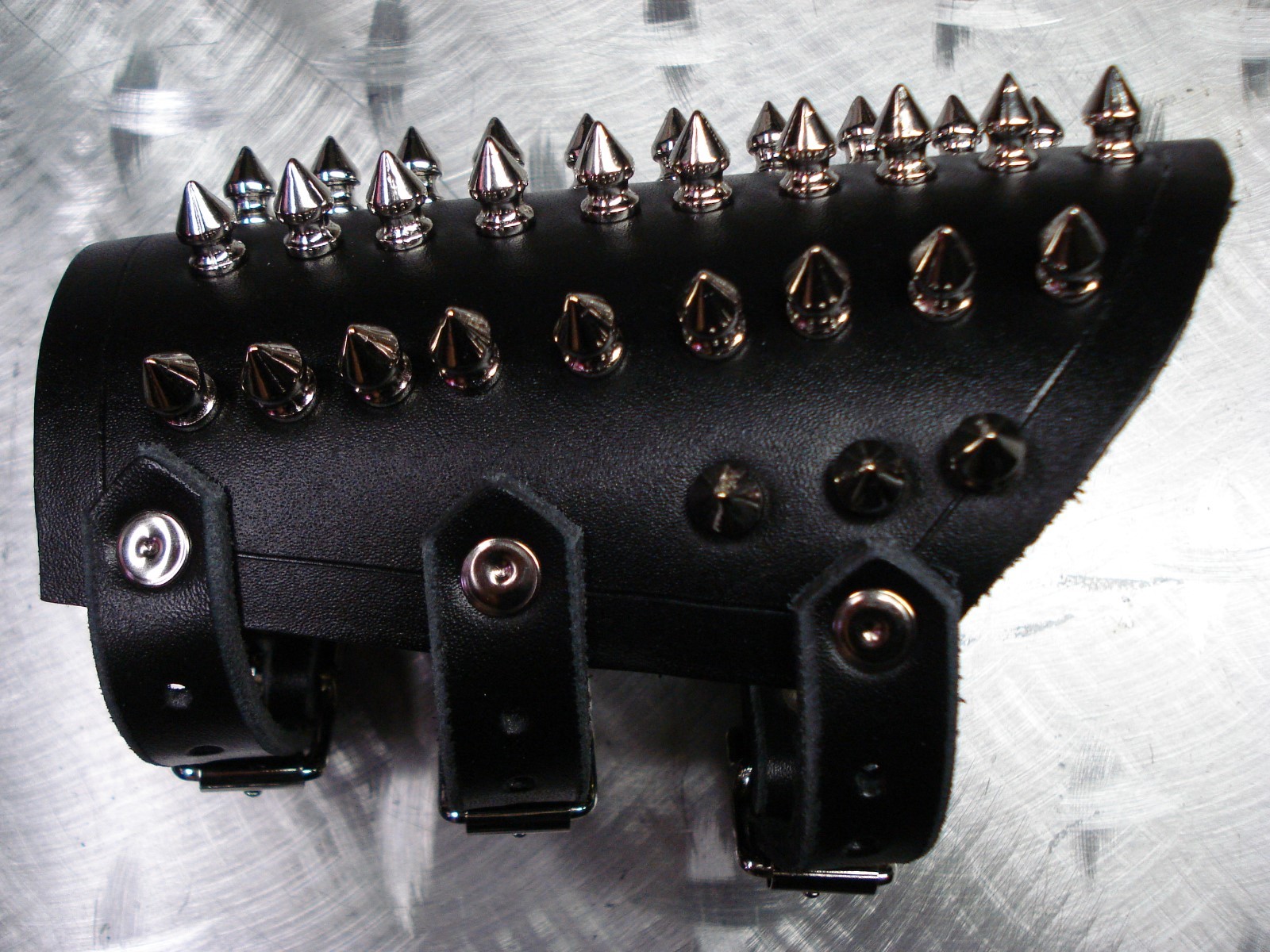BLACK SPIKE LEATHER GAUNTLET. BLACK DEATH (MDLG0002)….. SUSPERIA