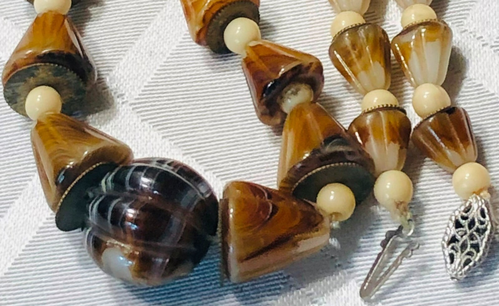VINTAGE 10K GRADIATED CONCH SHELL NECKLACE W/ PEARL SPACERS 16″ – ONE OF A KIND!