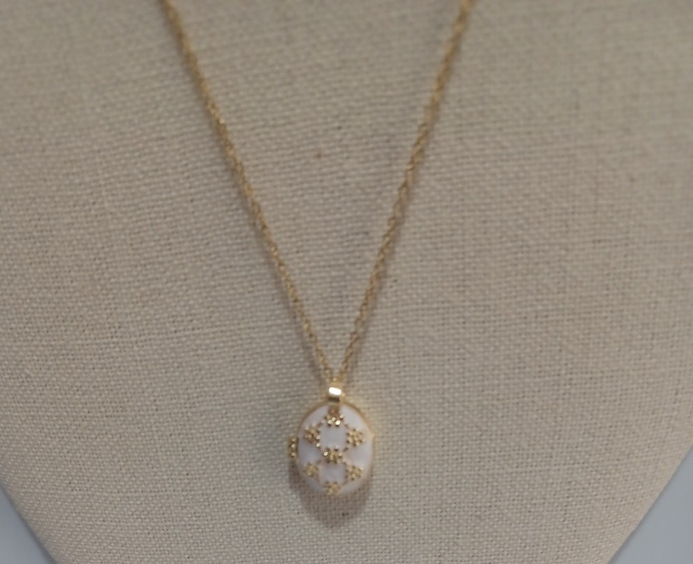 Gold Tone Locket Necklace Round Open Pendant 21″ White