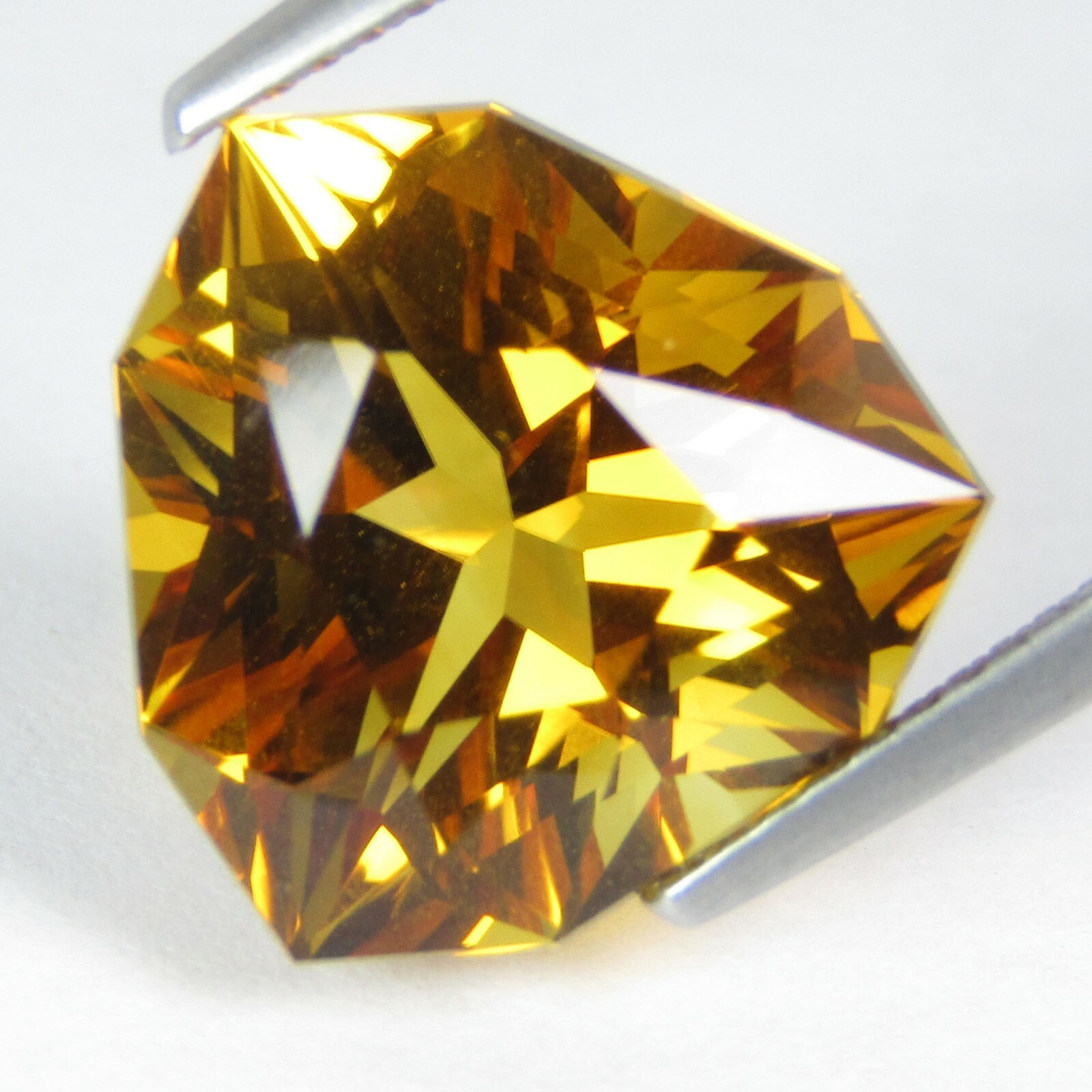 8.86Cts 100% Natural Sparkling Citrine 13.9×13.8mm Trillion Custom Cut Gem VDO