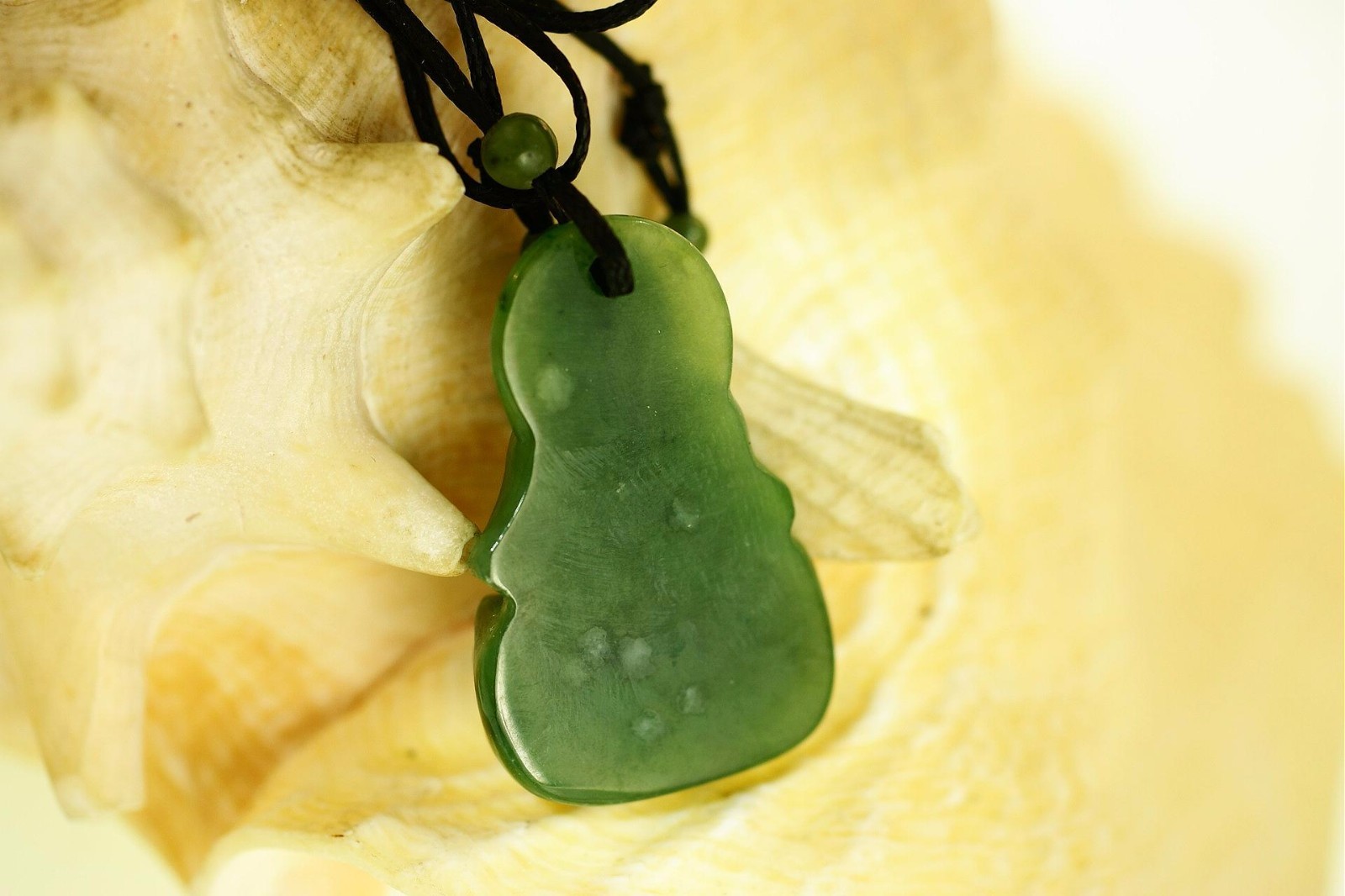 25.5MM MASTER-CARVED CHINESE GUANYIN GODDESS OF MERCY NEPHRITE JADE NECKLACE #1