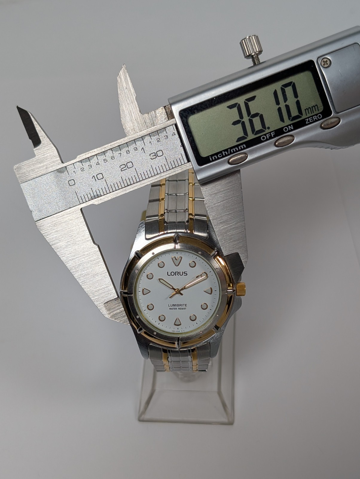 Vtg Lorus Mens Watch Luminous Hands Indices Two Tone V501-0280 37mm NEW BATTERY