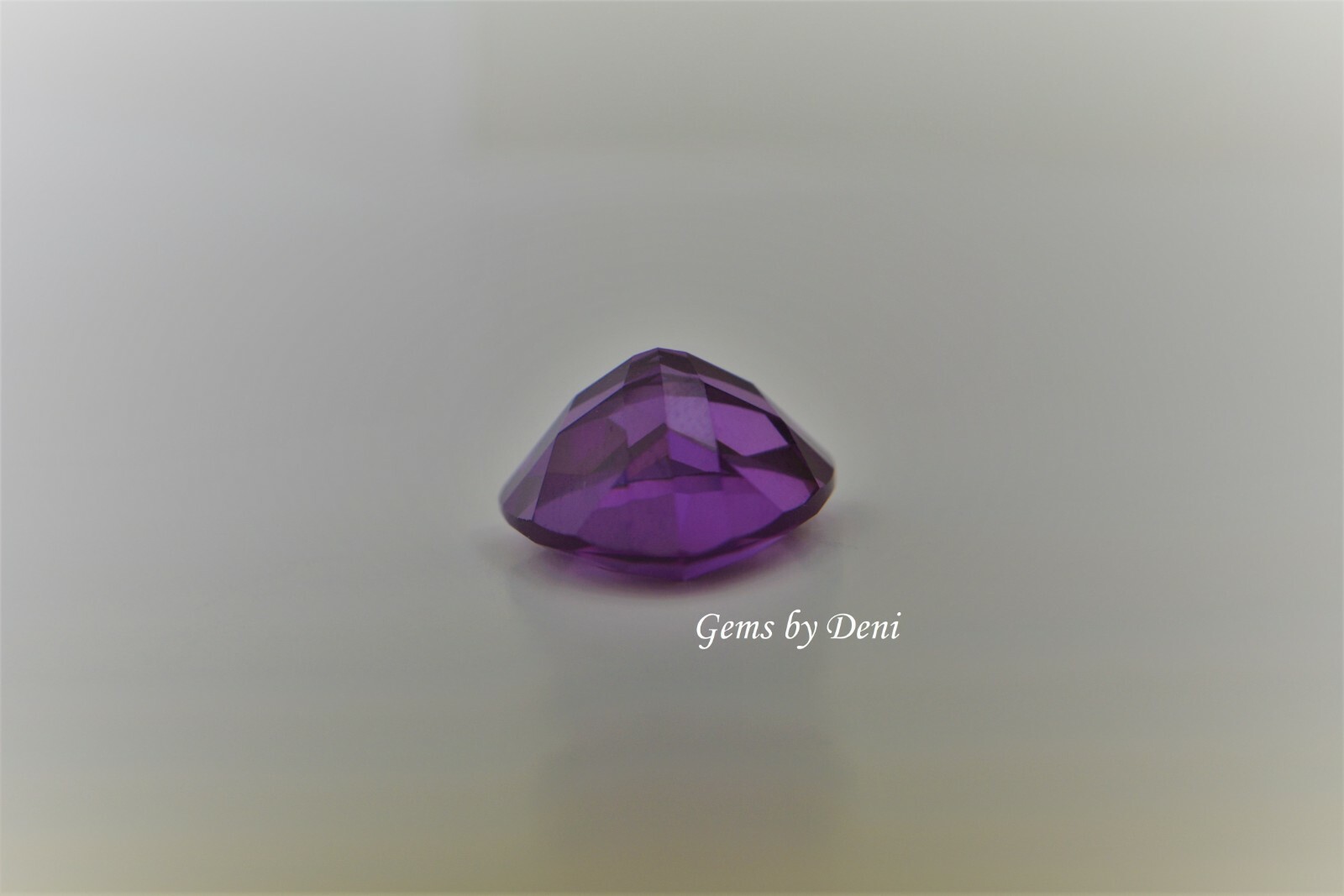 Lab-Created Alexandrite Trillion Shape Corundum (3x3mm-16x16mm)