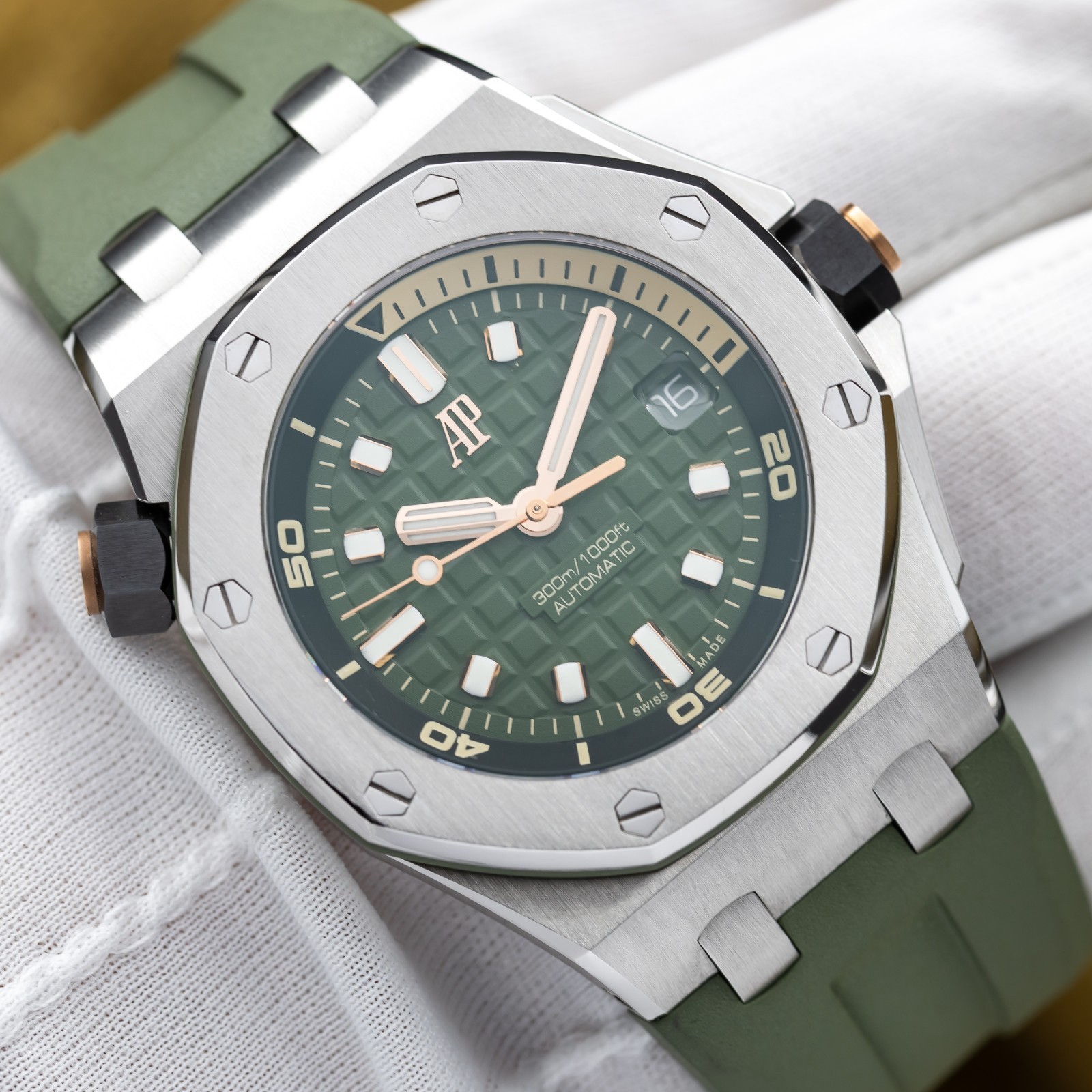 Audemars Piguet Royal Oak Offshore Diver Steel Green 42mm 15720ST Full Set