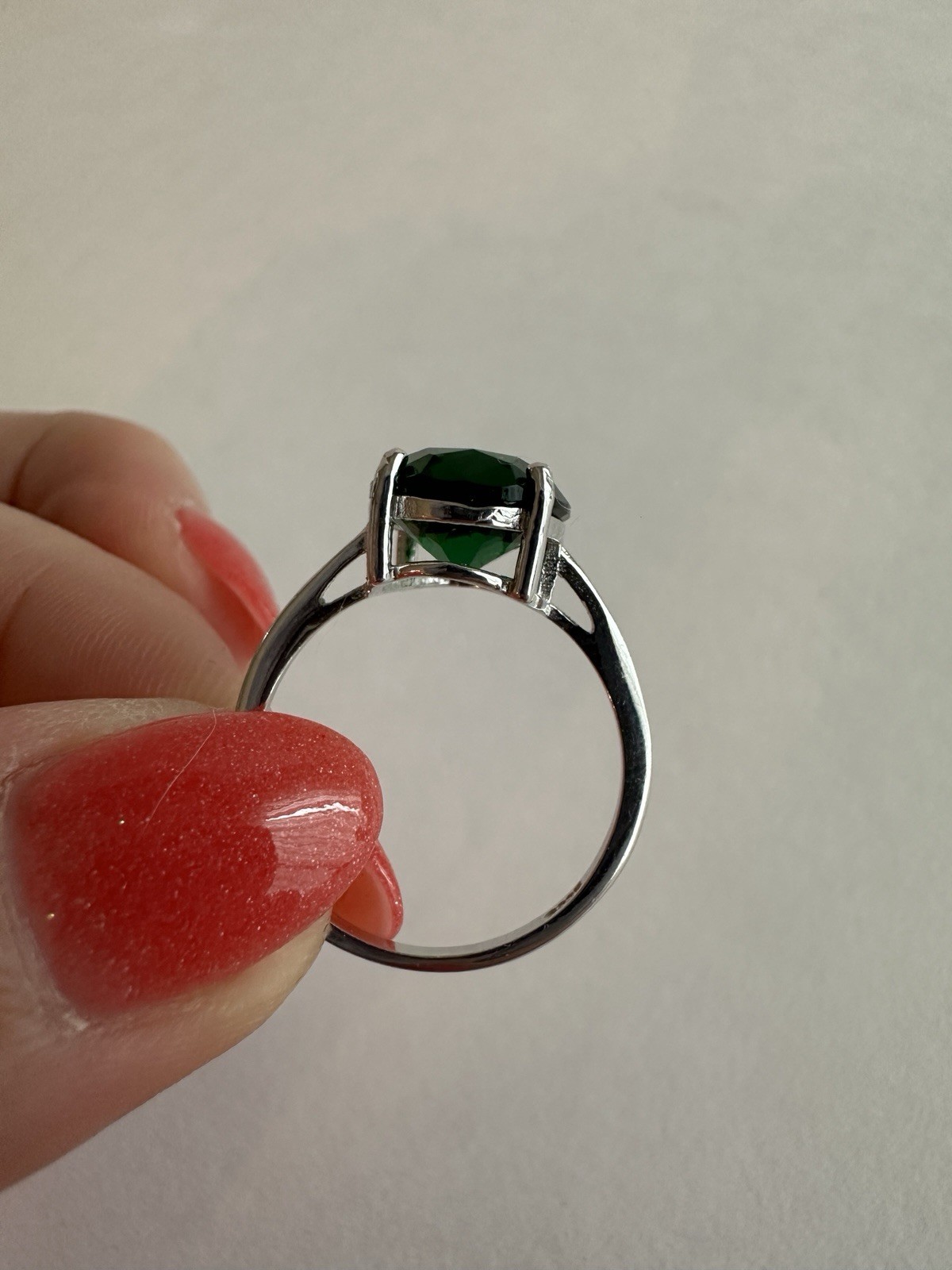 925 Sterling Silver Emerald-Colored Solitaire Ring Size 8