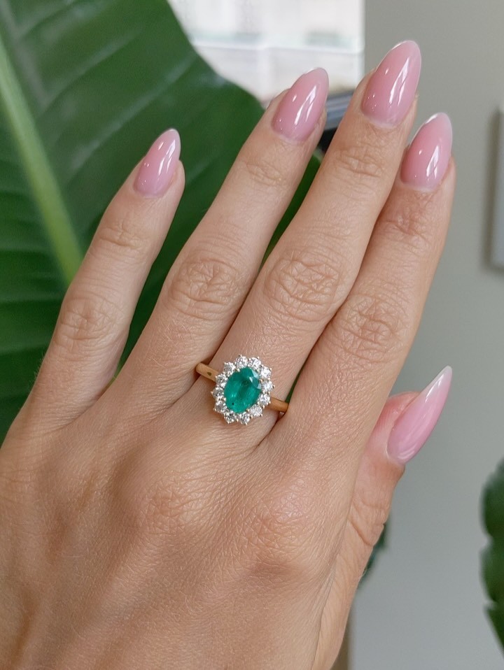 14K Yellow Gold 4.50 Ct Oval Cut Green Emerald & Diamond Engagement Ring Solid
