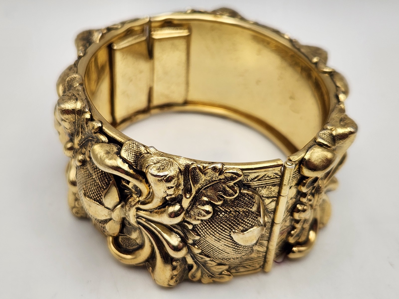 Whiting & Davis Signed Vintage Ornate Bangle Bracelet Hinged Gold Tone Push Lock