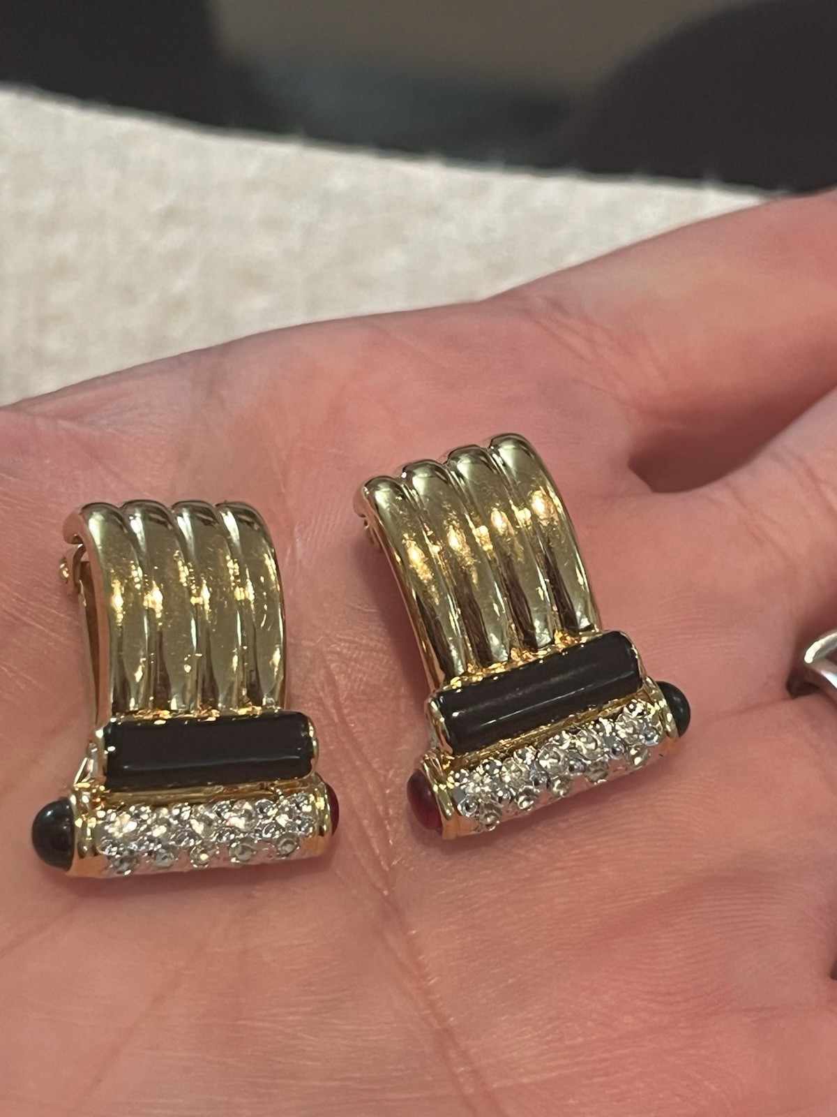 Vtg Vogue Bijoux Gold Plated Faux Diamond Red Green Crystals Clip On Earrings