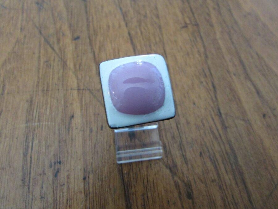 Vintage circa 1970s mod pop art enamel ceramic pink & white ring adjustable