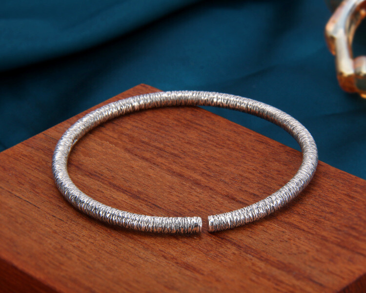 A27 Round Hammered Fluted 4mm Fine Silver Silver Bangle Bracelet 999