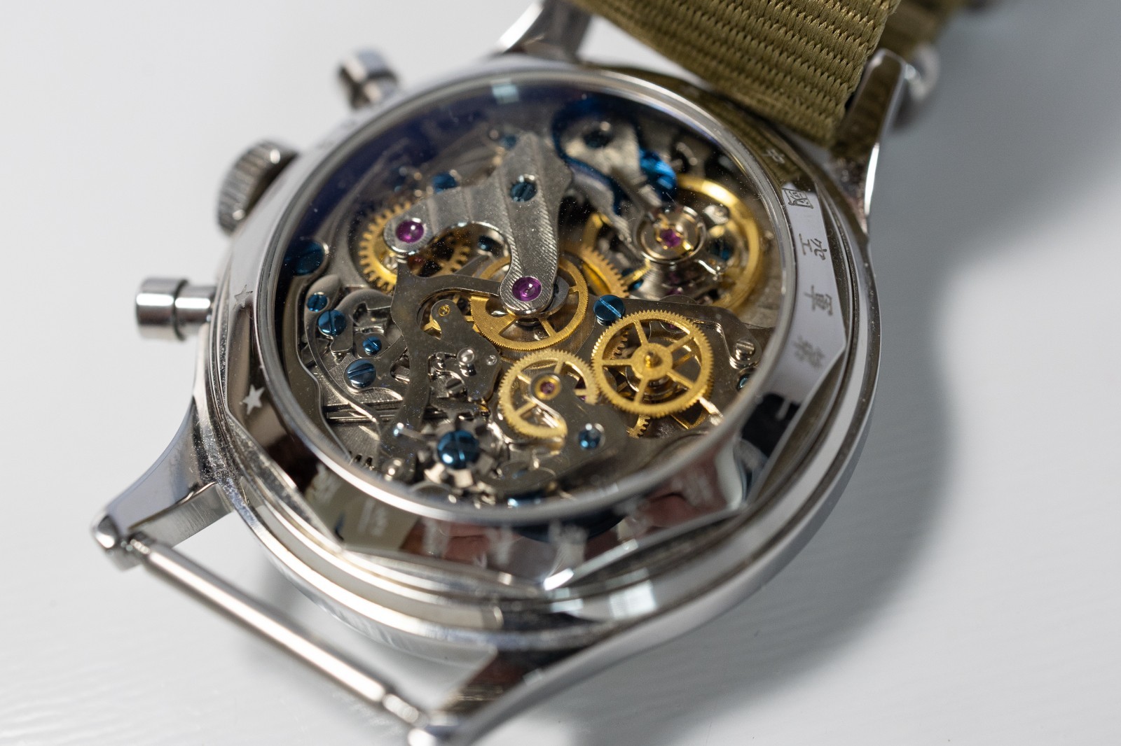 Seagull Red Star 6345A2901 – 38mm Column Wheel Chronograph Acrylic Swan Neck