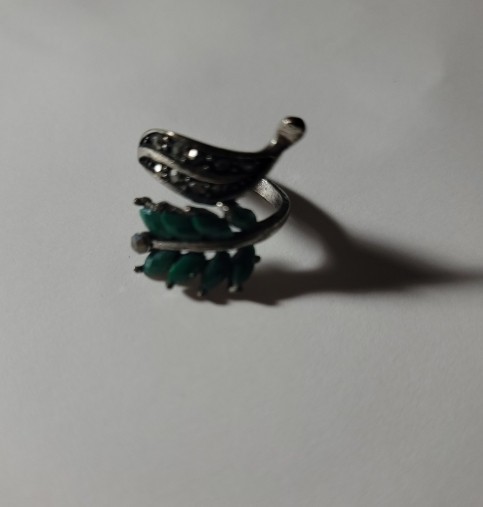Vintage Style Green Stone & Silver-Tone Jewelry Set – Watch, Bracelet & Ring