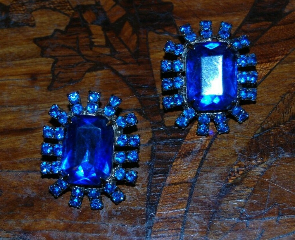 ELEGANT VTG COUTURE LARGE BLUE CRYSTALS SILVERED METAL STATEMENT CLIP EARRINGS