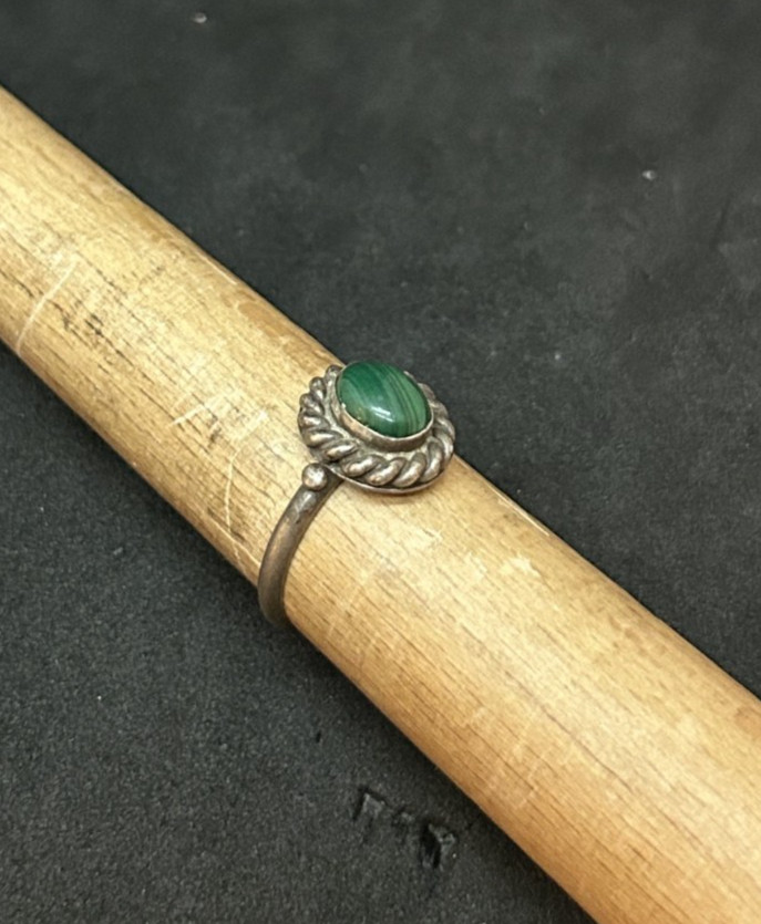 925 Sterling Green Malachite Ring Sz 7.5 – 3.0g