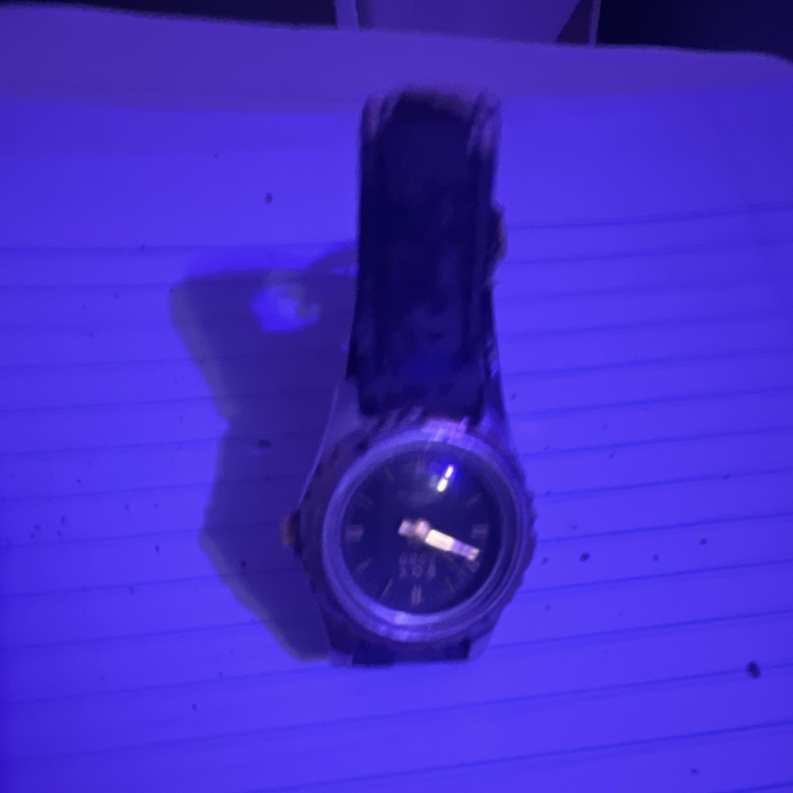 Silver Tone Quartz Wristwatch Black Dial Analog 12-Hour Roman Numerals