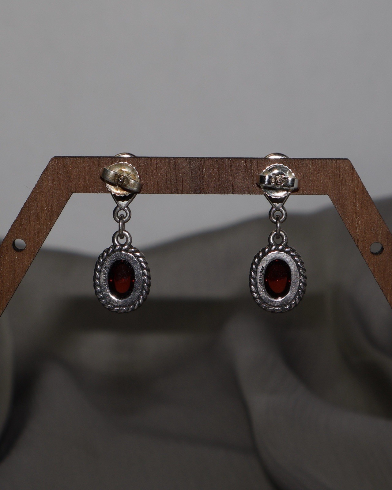 Retired James Avery 925 Garnet Dangle Earrings 4.90G / 1in