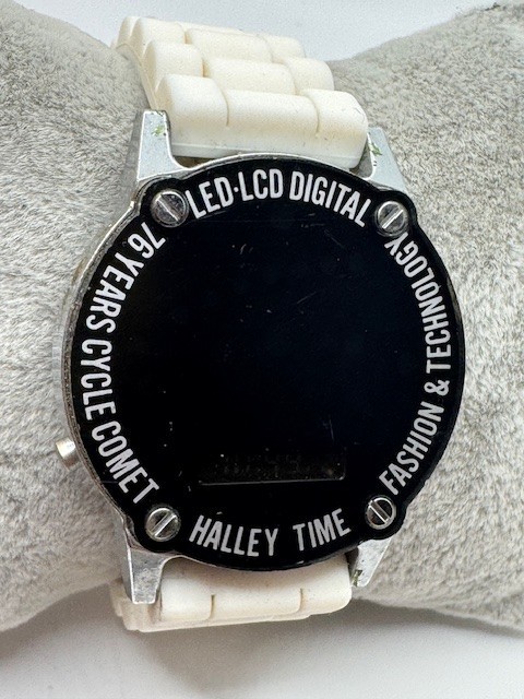 Vintage 1985 Bandai Halley Time 76 Years Cycle Comet LED LCD Digital Watch WORKS