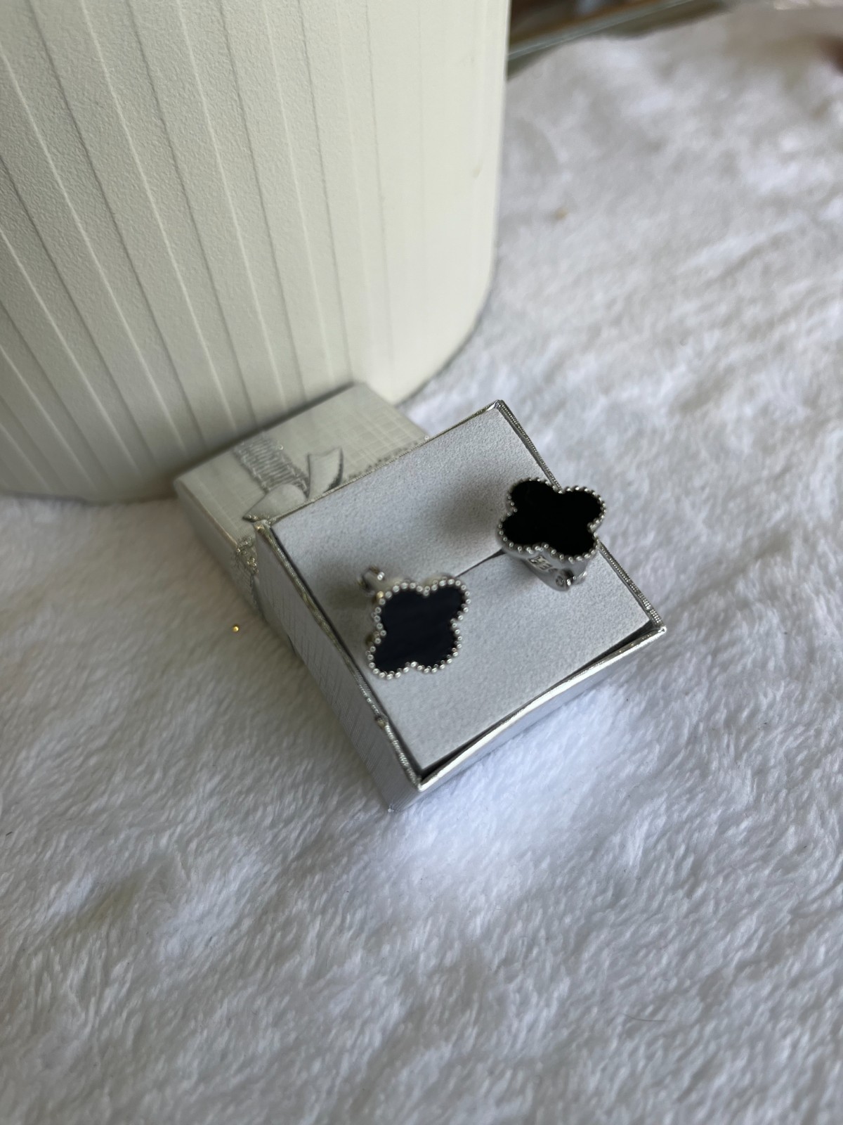 Aretes de oro laminado para mujer