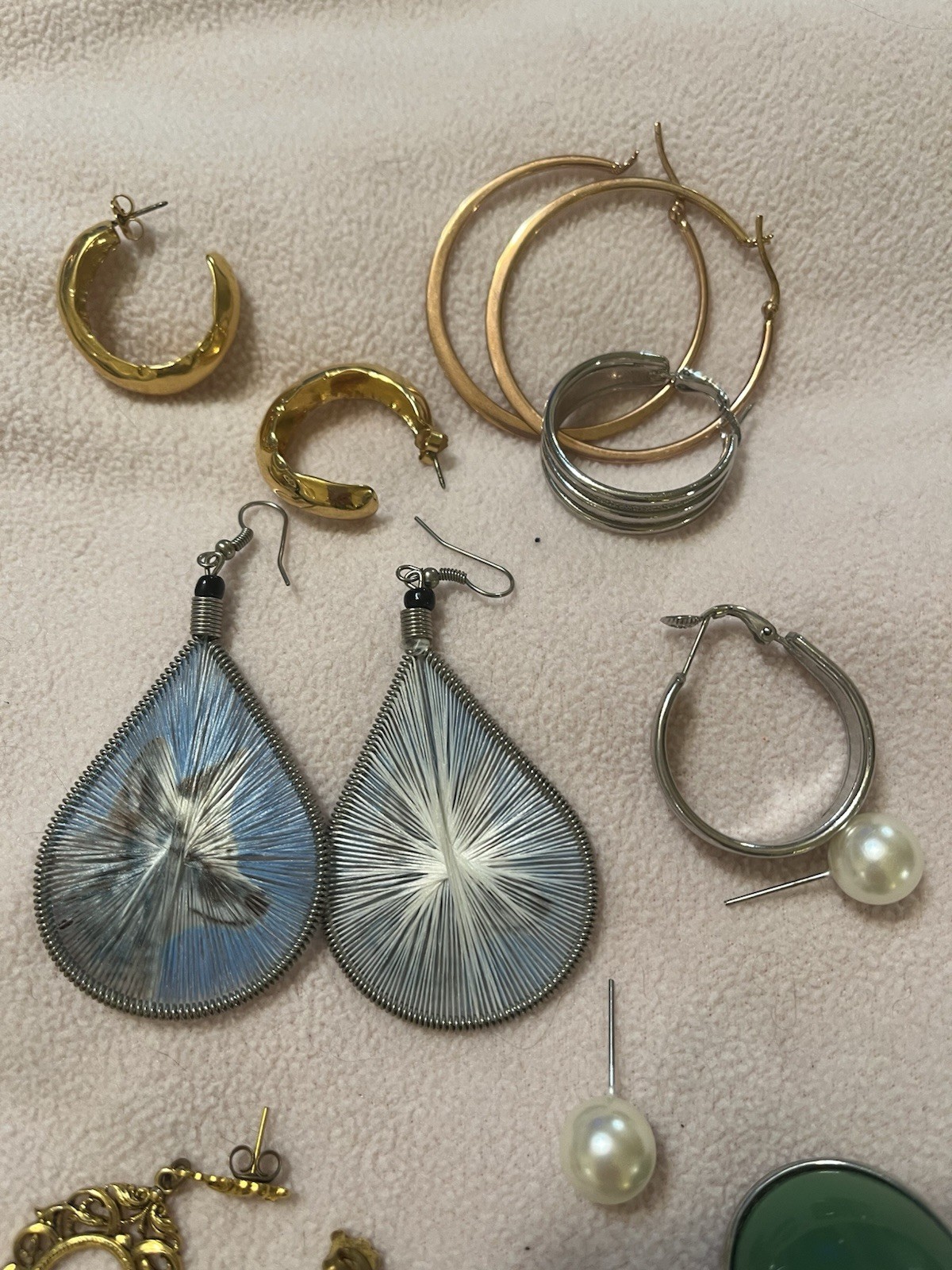 Mixed Lot Of 13 Pairs Of Earrings. 4 rings. Preowned