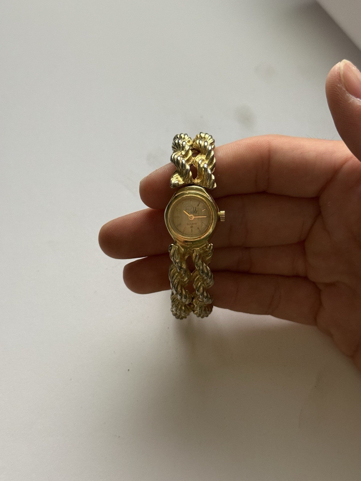 Sable Women’s Quartz Wristwatch Gold Metal Bracelet Band Gold Dial Analog
