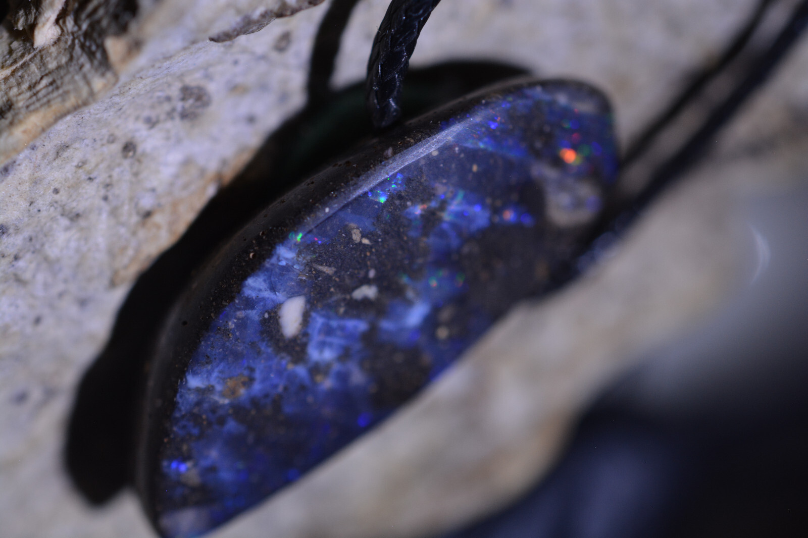 20ct 30x12x7 Rare Multicolor Black Basalt Veta Opal Necklace Honduras Gem