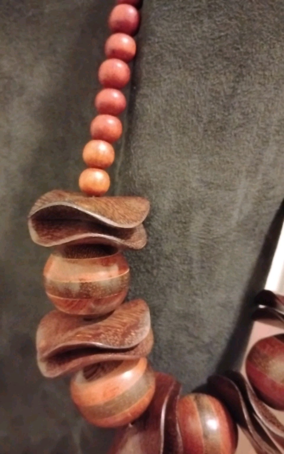 Vintage wooden chunky bohemian tribal graduated beads Earth tones 19 1/2″