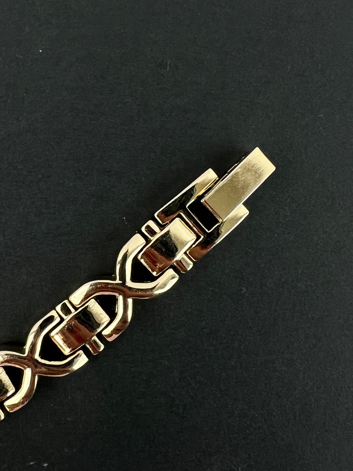 Fashion Gold Tone Rhinestone Link Bracelet 7.5″ Length Fold Over Clasp