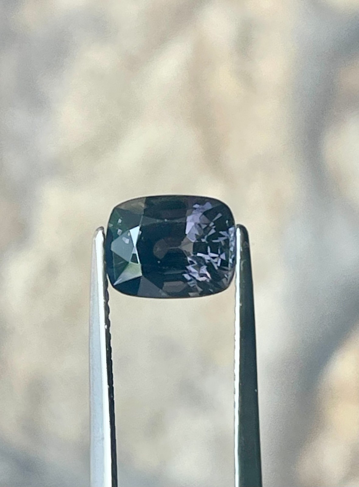 Natural 100% VVS 2.29 ct 8.3×6.6×5.3 mm Cushion Purple Spinel Mogok Gemstone