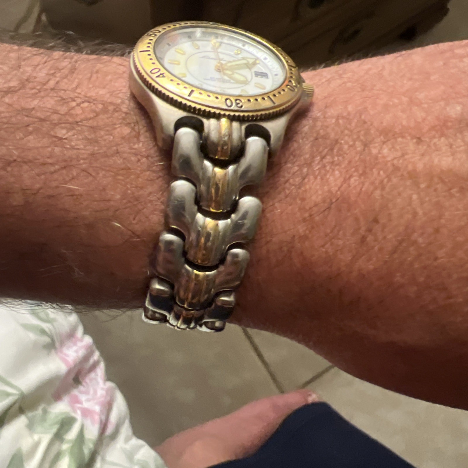 EDDIE BAUER WATCH 42102 GLOWS/ NEW BATTERY 2 TONE WITH DATE/ NICE VINTAGE WATCH