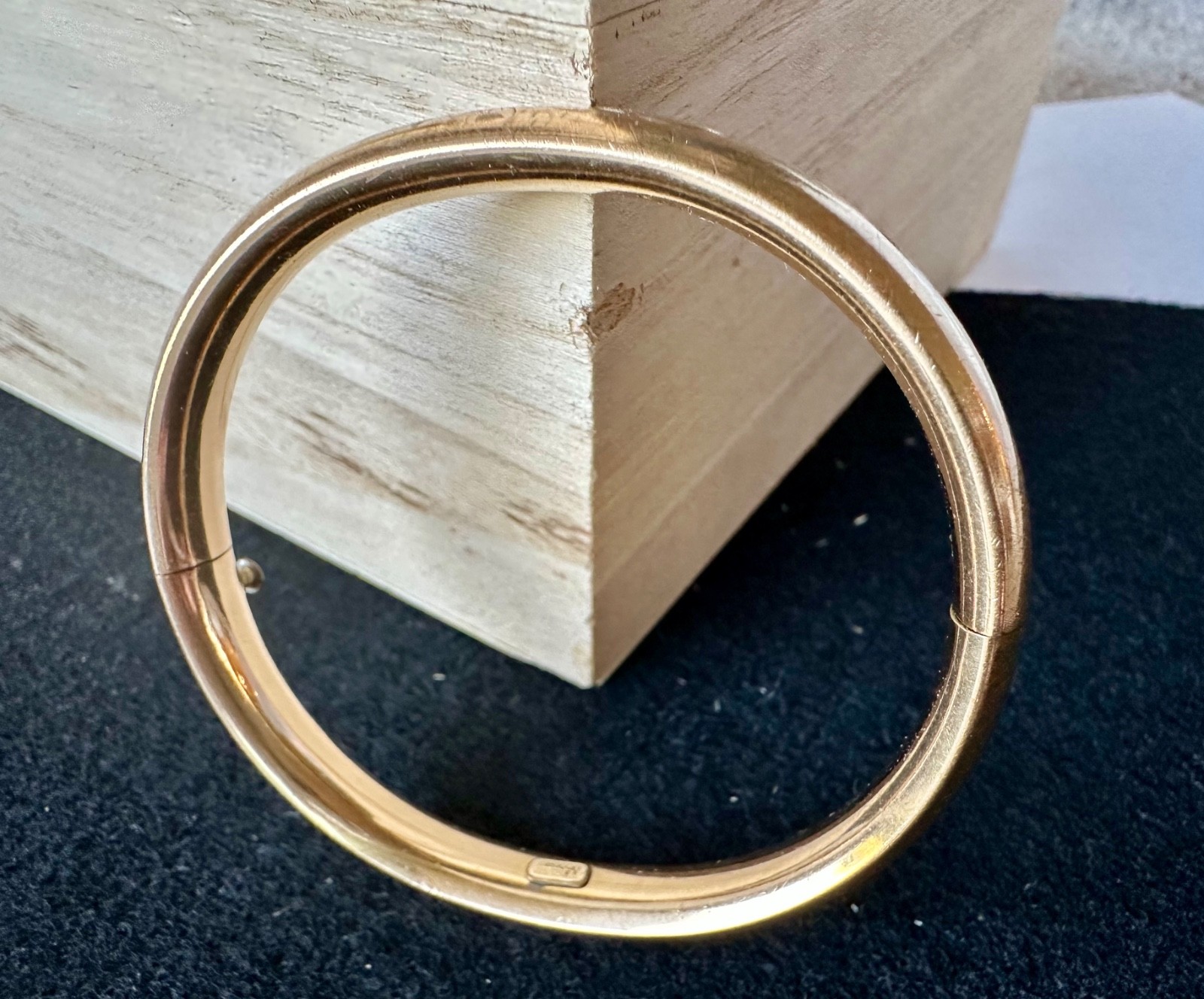 Vtg Winard 12K Gold Filled Hinged Bangle floral Etched secure w/ Bar