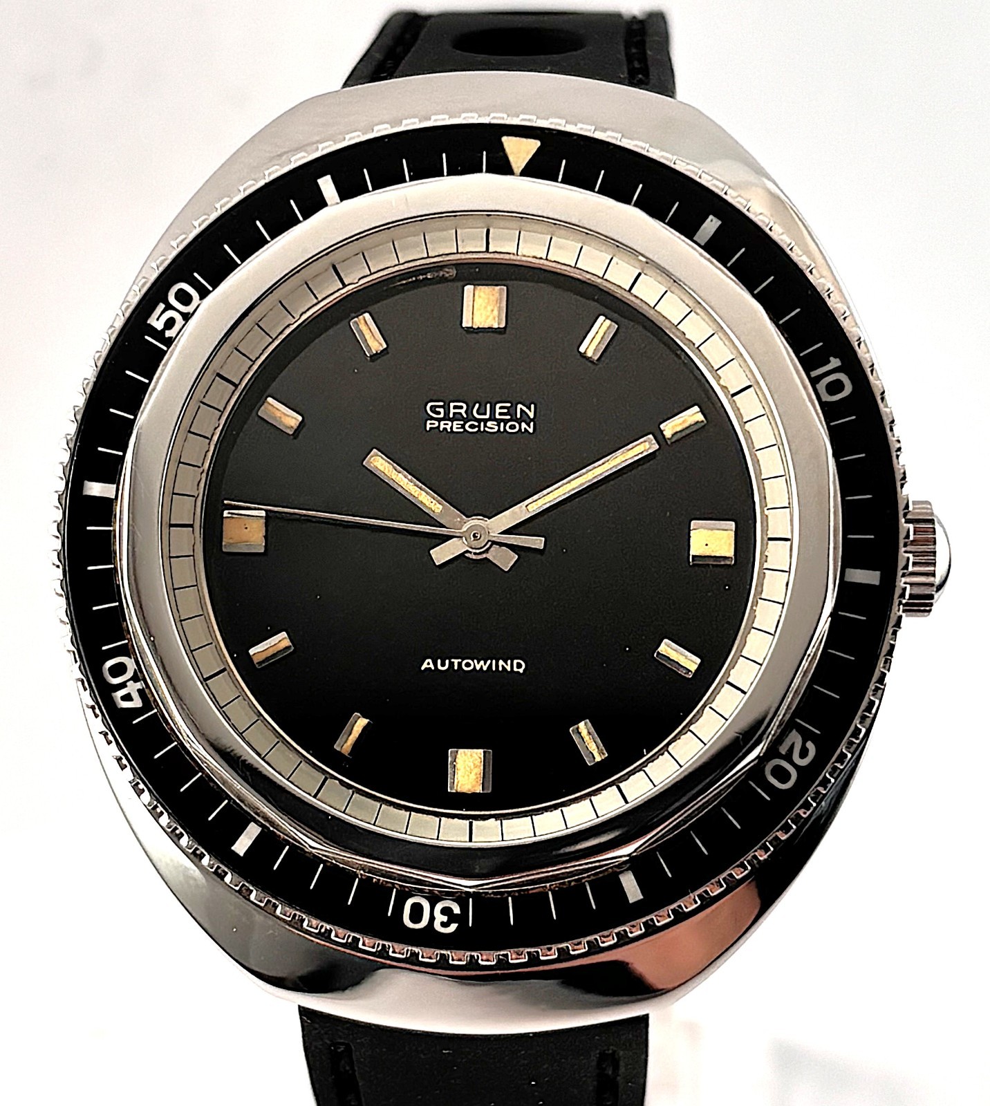 Vintage Gruen Autowind Stainless Steel 1500 Feet True Diver Mens Watch 17J 1970