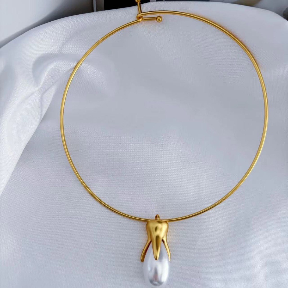 🎁NEW Schiaparelli Women Simple Retro Tooth Pearl Gold Plate Necklace Lover Gift