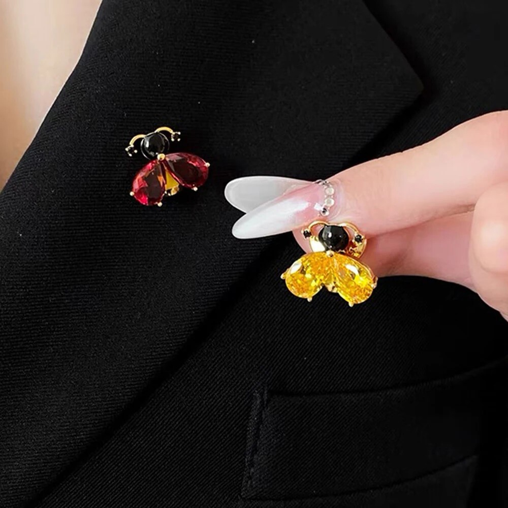 Rhinestone Mini Bee Brooch Pin Gold Tone Insect Jewelry Unisex Summer Beach Gift