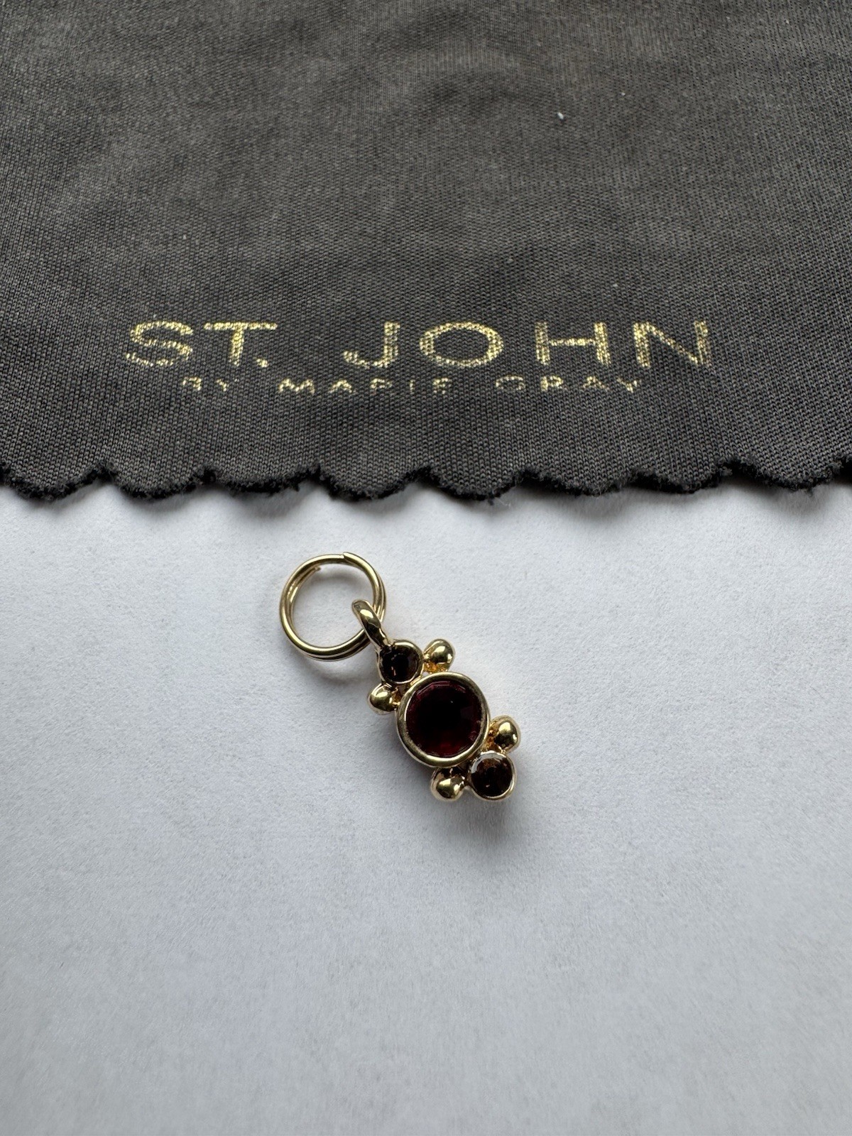 st john zipper pull