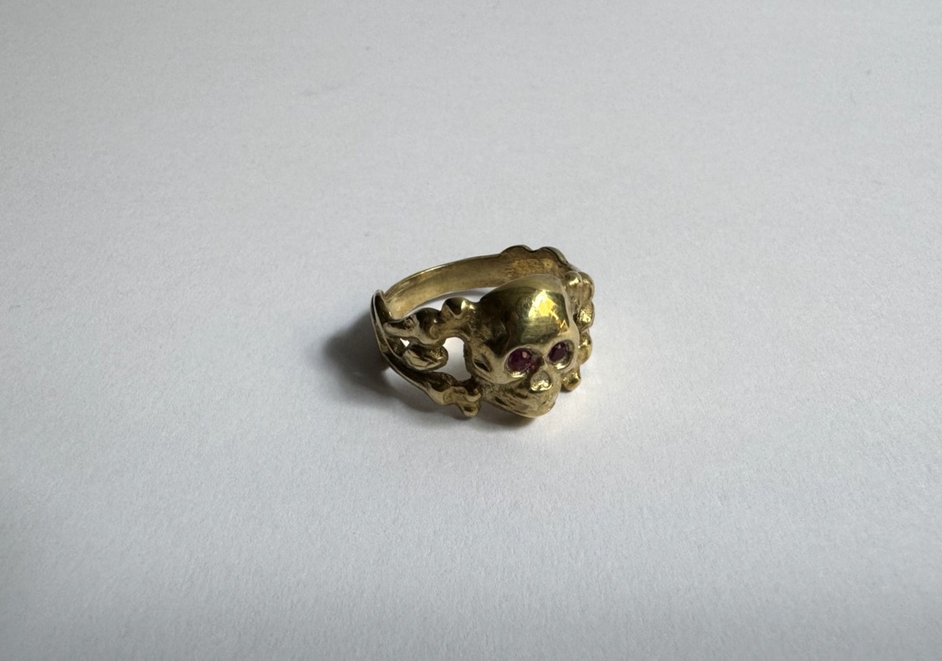 AMAZING ANTIQUE MEMENTO MORI GOLD PLATED SILVER RING – SKULL & BONES-WITH RUBIES