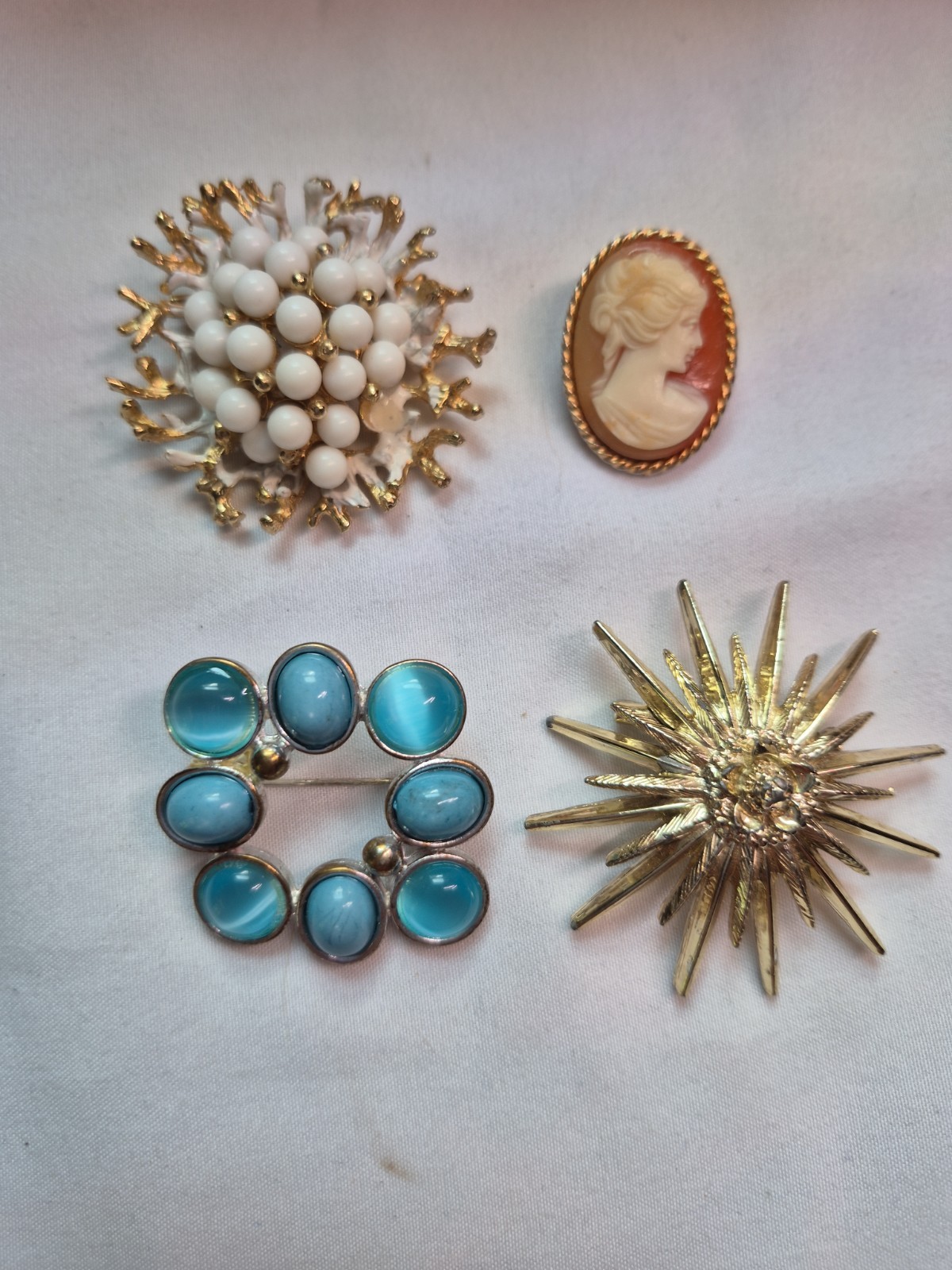 Vintage Brooches Lot Of Four