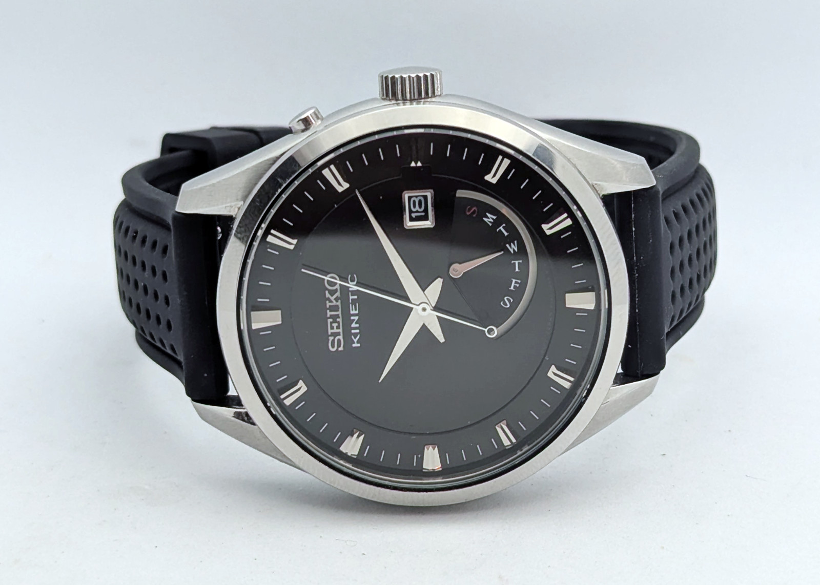 Seiko Kinetic 5M84-0AB0 Retrograde Day Black Dial 100M | New Cap Silicone Strap