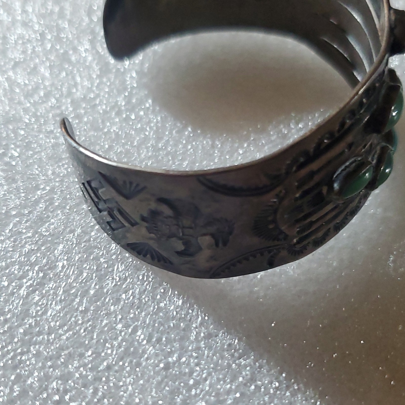 Antique 1930 Fred Harvey Navajo cuff braclet. Beautiful Silver and Turquase.