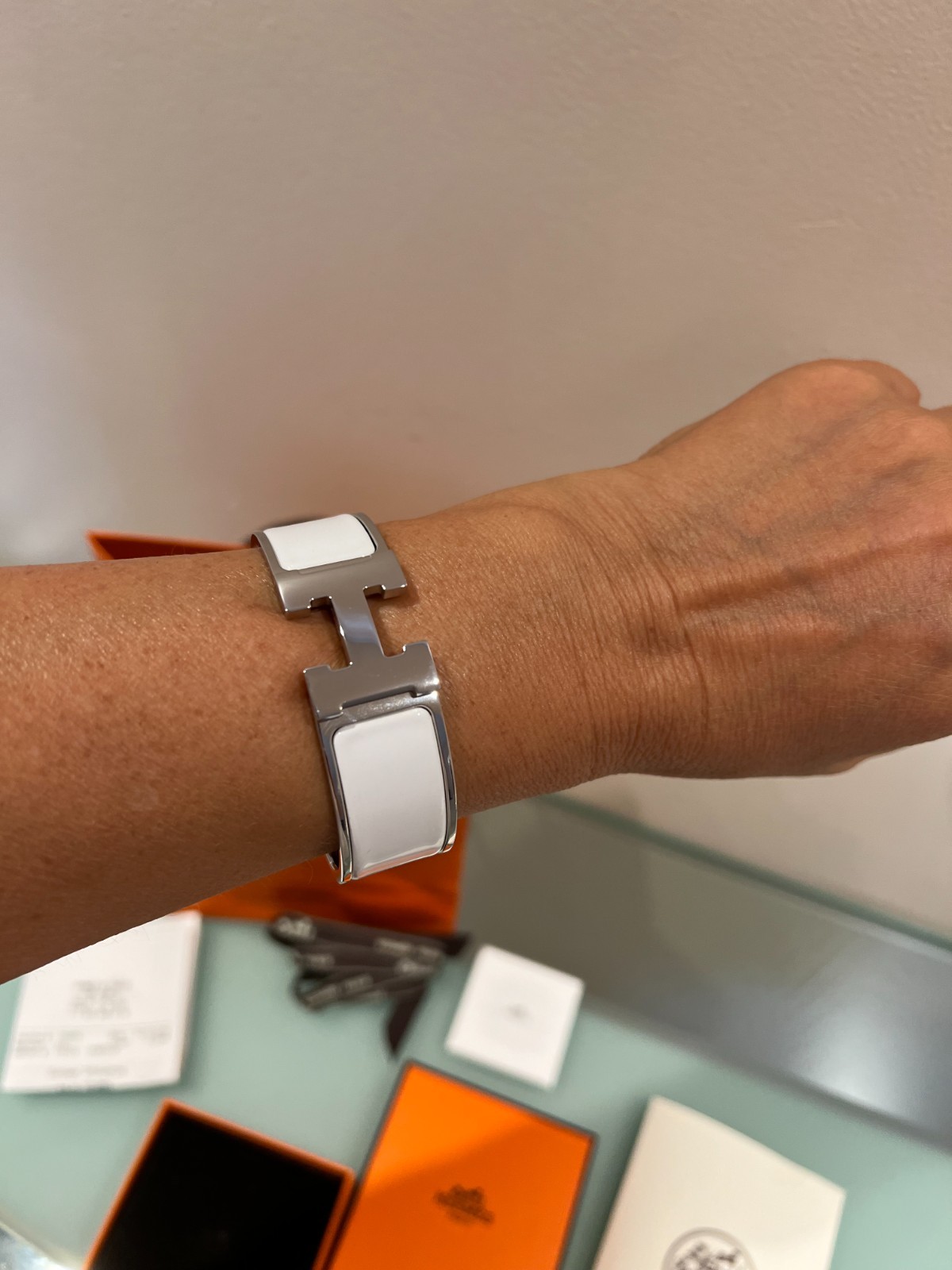 New Authentic HERMES Silver White Enamel Clic Clac H Wide Bracelet Size M/L GM
