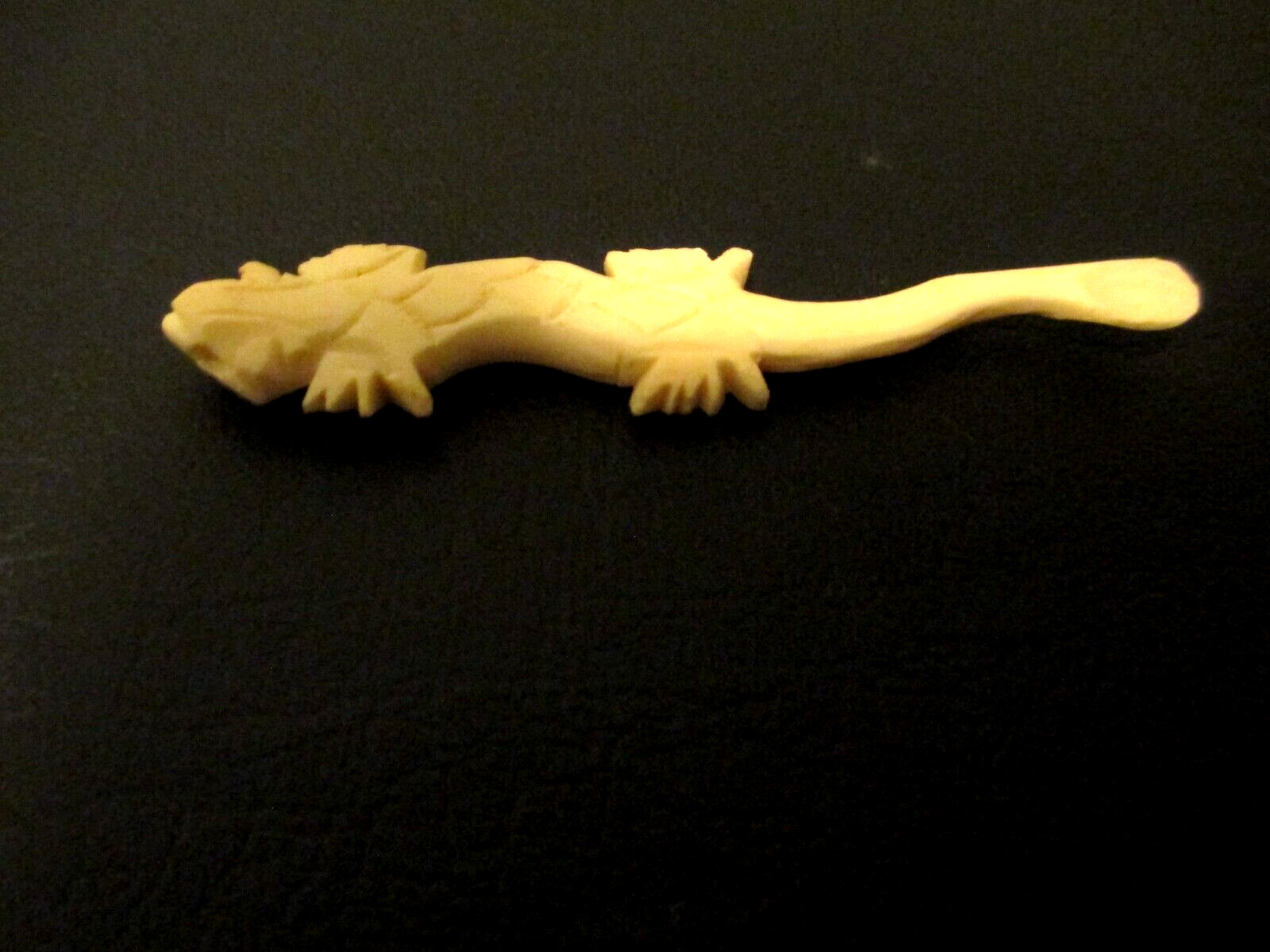 WATER BUFFALO BONE BALI ANTIQUE VTG. SPOON LIZARD GECKO SALAMANDER CHARM-NEW