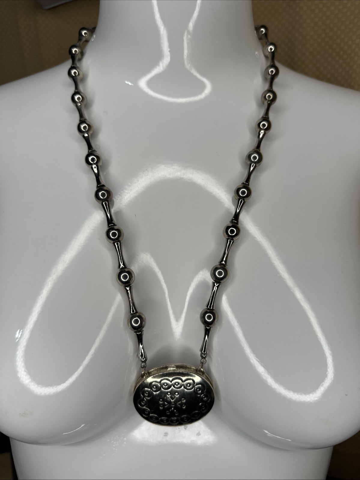 Vtg Estee Lauder 1973 Moonsilver WithPerfume Locket Pendant Necklace Collectible