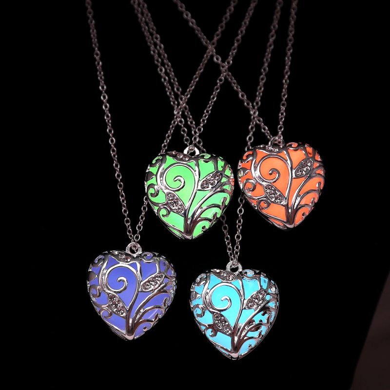 Glow In The Dark Heart Pendant Necklace Luminous Women Jewelry Accessory Gift