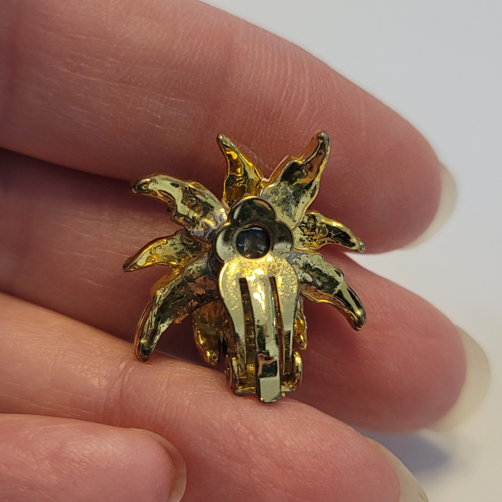 Vintage Clip On Earrings Gold Tone with White Enamel Edelweiss Blossom Motif
