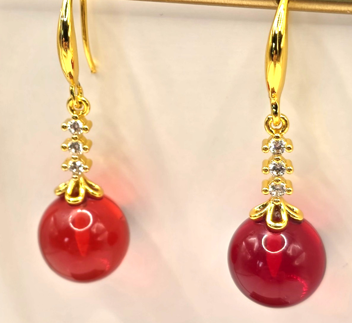 1 Pair of Women’s Fashion Red & Gold Dangle Earrings – NEW