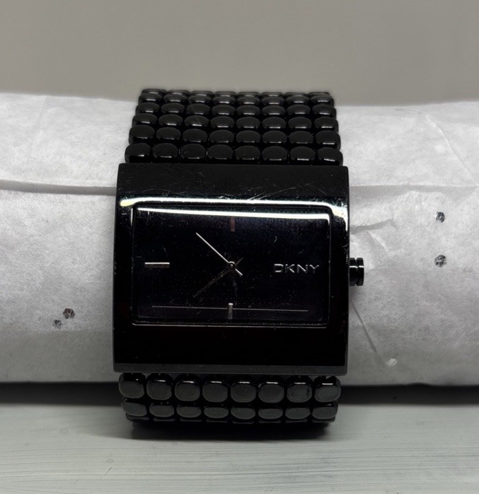DKNY 32mm Black Case Black Stainless Steel Women’s Watch NY8116 New Battery