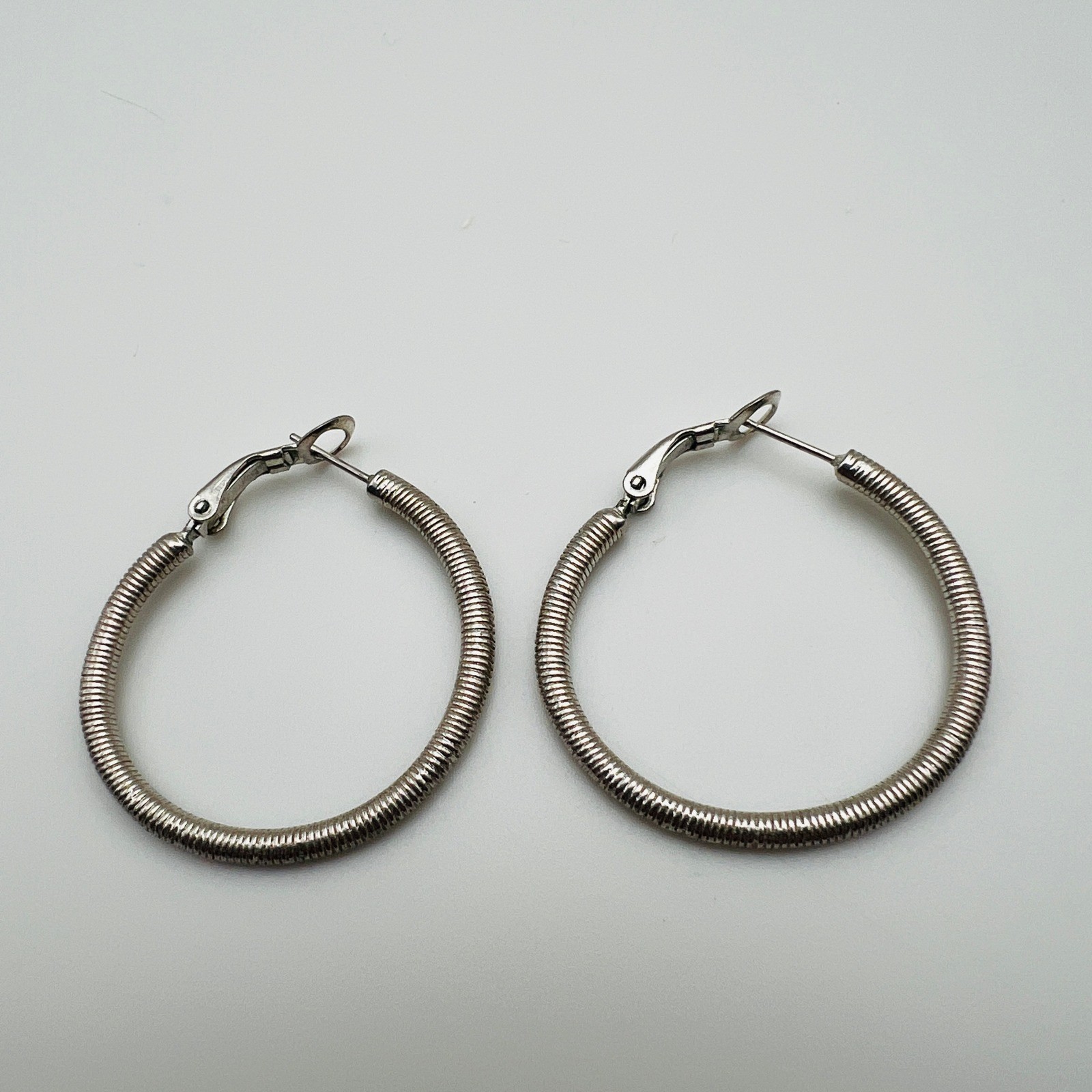 Ribbed Coil Hoop Earrings Medium Silver Tone Latch Back Fashion Jewelry