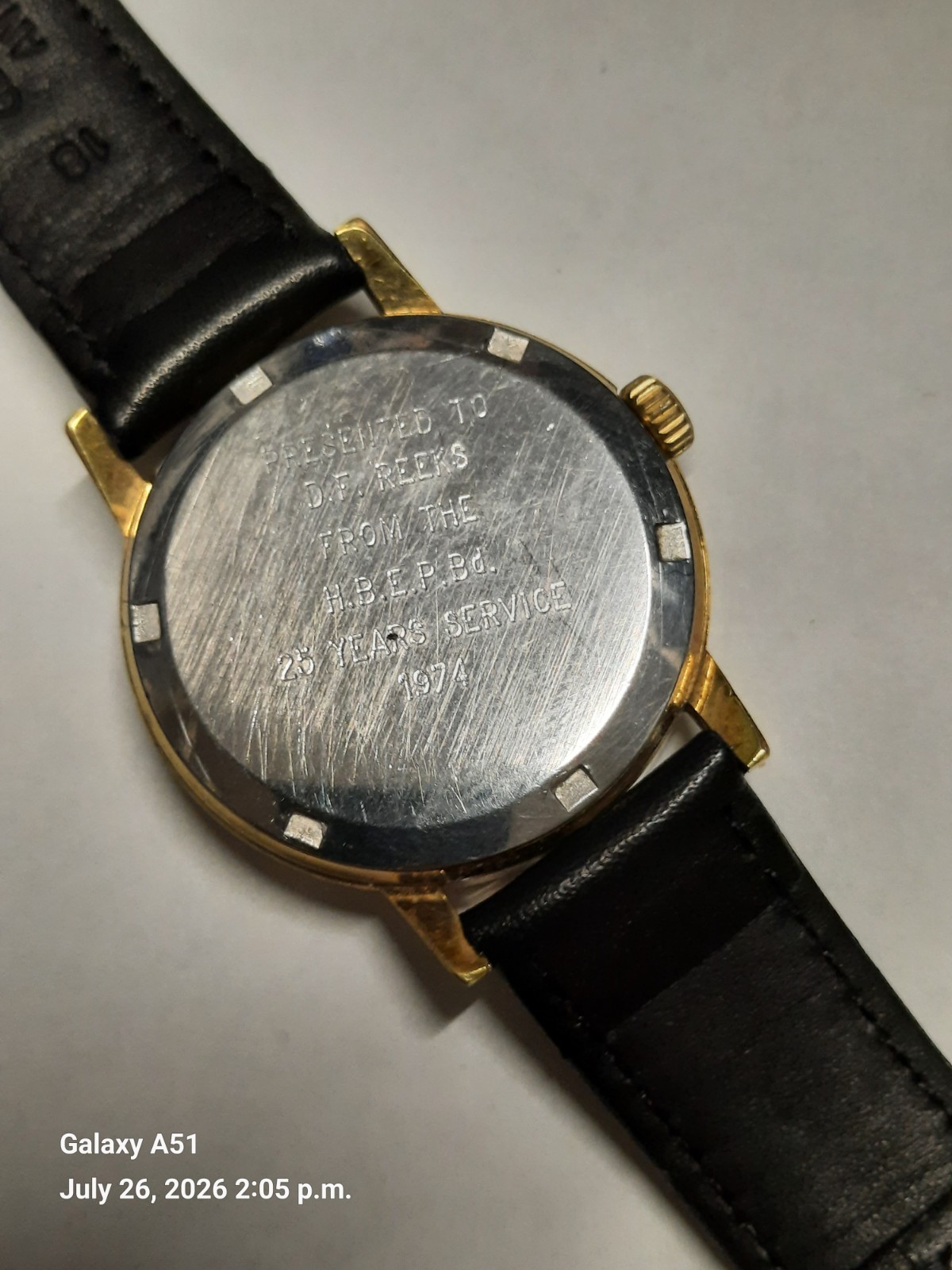 VINTAGE OMEGA GENEVE 17J, 613, MAN WIND, DATE @ 3 RUNS
