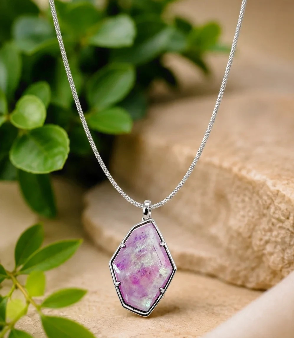 Kendra Scott Kalani Sable Mica Pendant in silver.