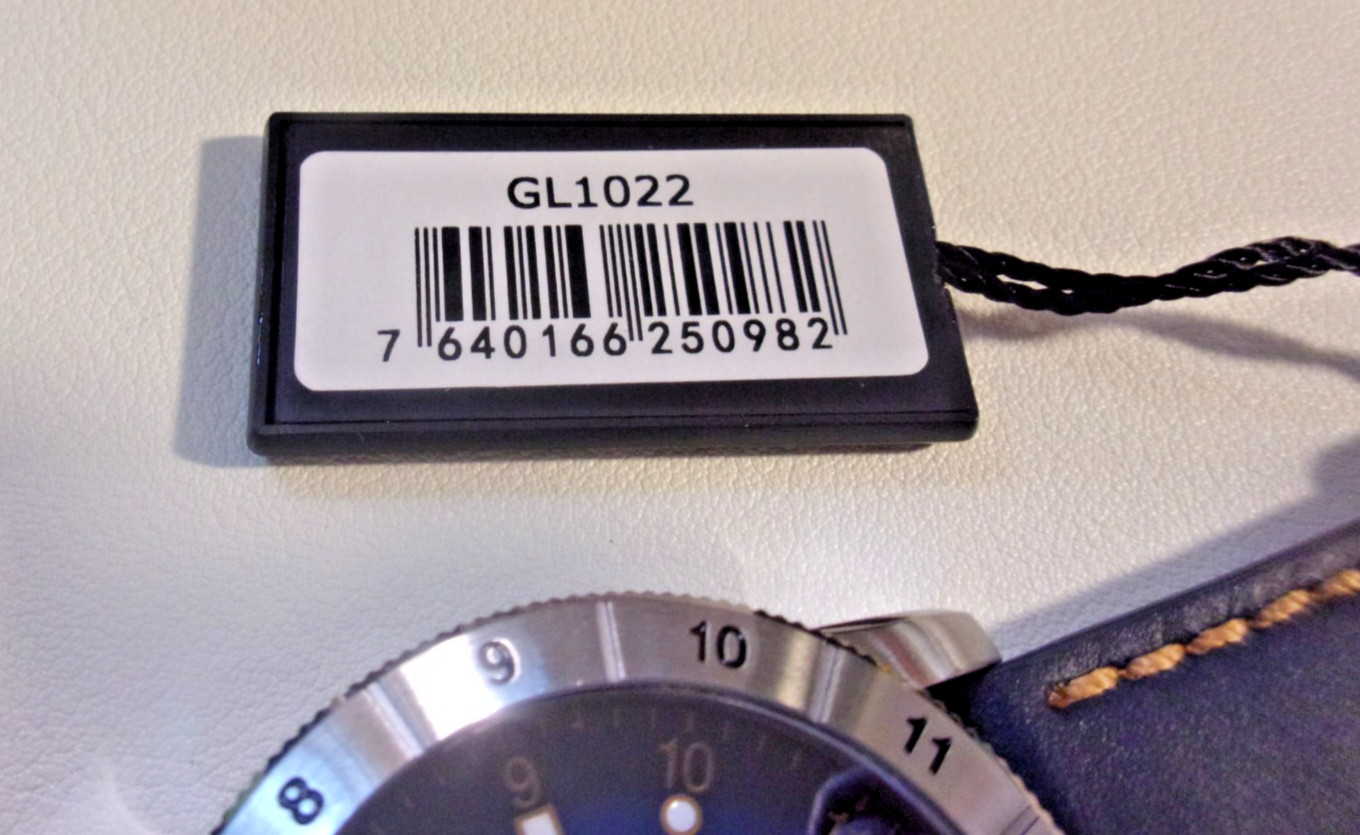 Glycine Airman World Timer GL1022, Quartz. Dual time. Blue. 41mm. New in box.