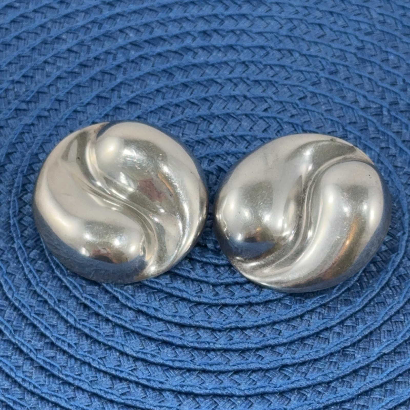 Sterling Silver 925 Mexico Swirl Yin Yang 24G Stud Earrings Round Modern Post